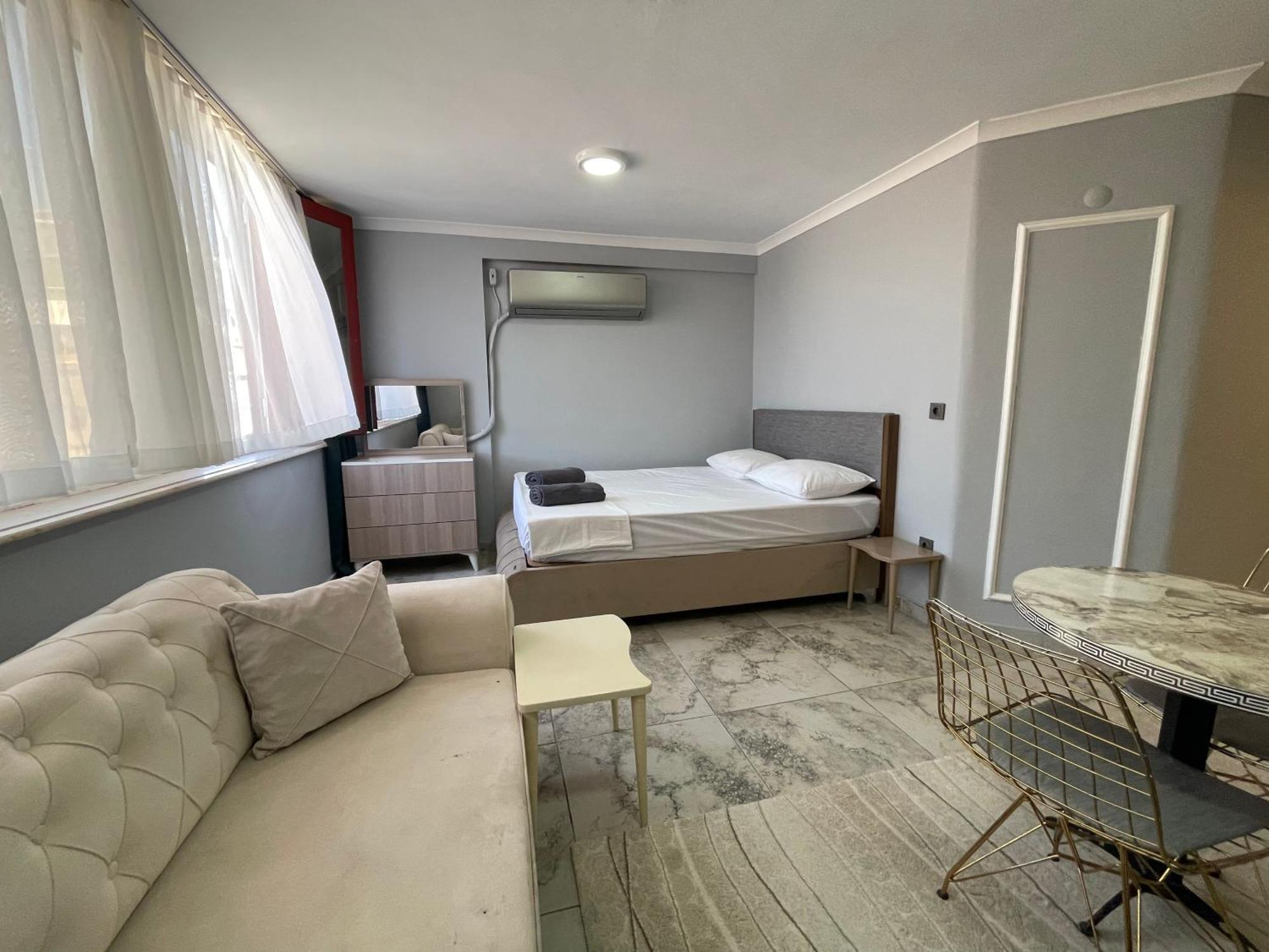 Family House — Photos 1